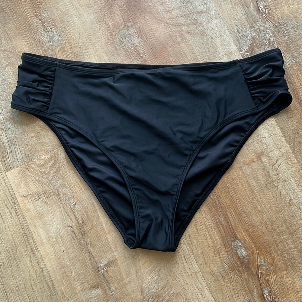 NWT CUPSHE Brand Midrise Ruched Bikini Bottom